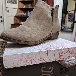 Rimi stone booties NEW size 9